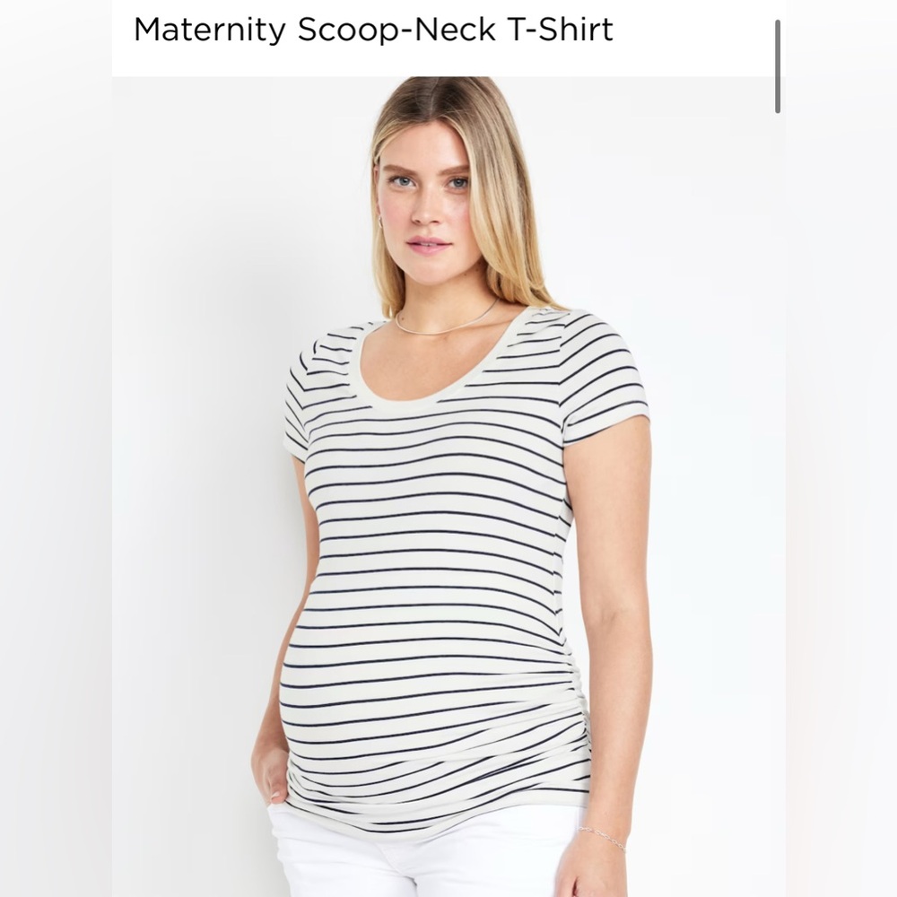 Old Navy - Maternity Scoop-Neck T-Shirt
L | Black White Stripe